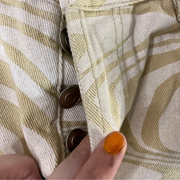 Tiger Mist Sergio Wide Leg Jeans in Tan Swirl Print - Picture 6 of 11